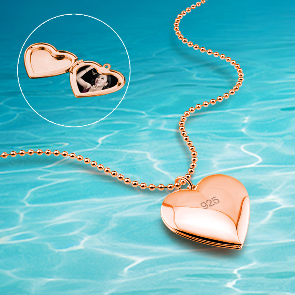Heart Locket Necklace Photo - Gargantilla de corazón de amor eterno