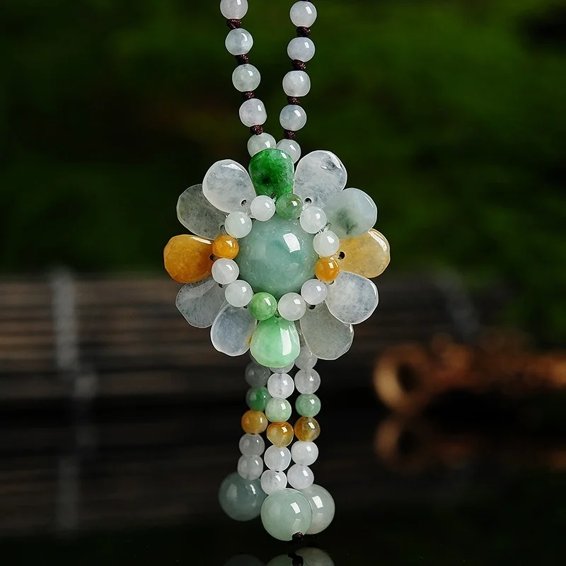 Necklaces - Colgante de Jade y girasol birmano